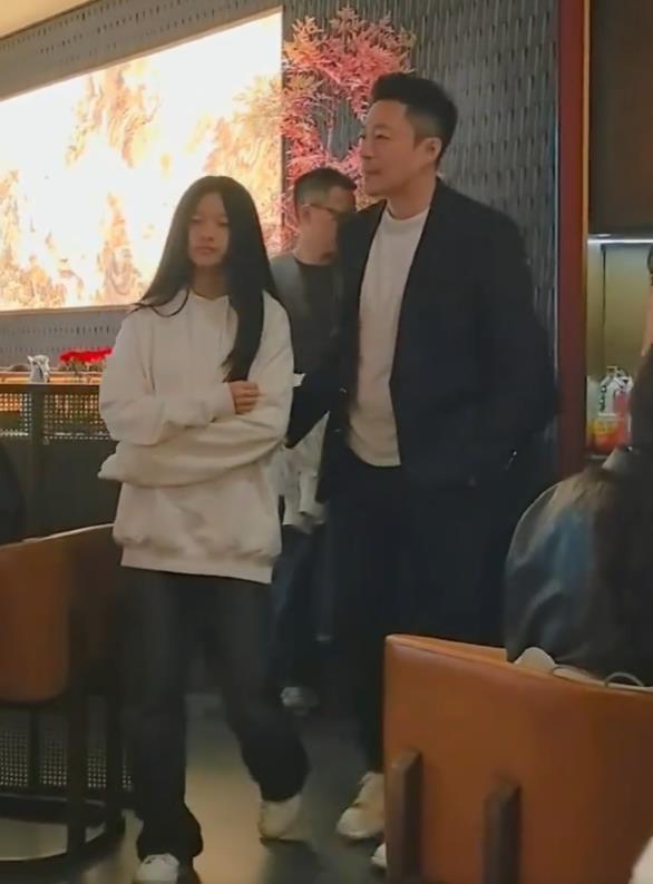 大S女儿玥儿开通账号，用烟花缅怀母亲，小S和徐妈同时关注